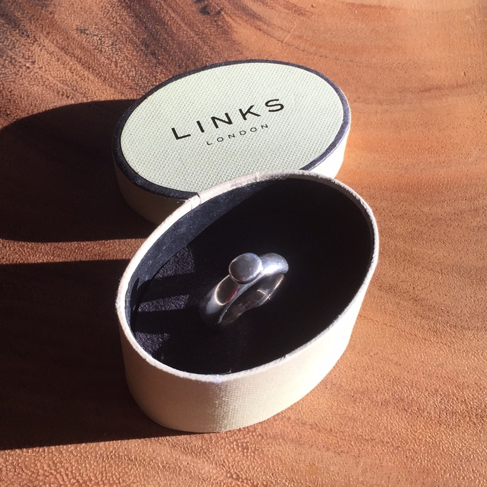 Gorgeous Links of London Sterling Silver ring